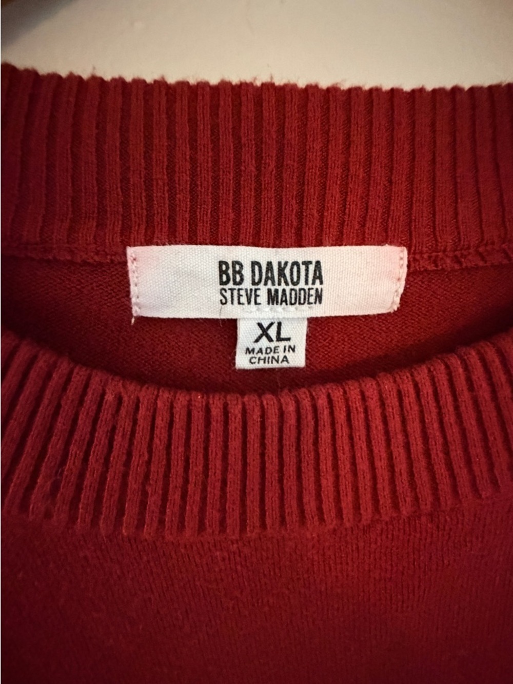 BB Dakota Steve Madden Cropped Sweater – Red – Size XL - Picture 2 of 4